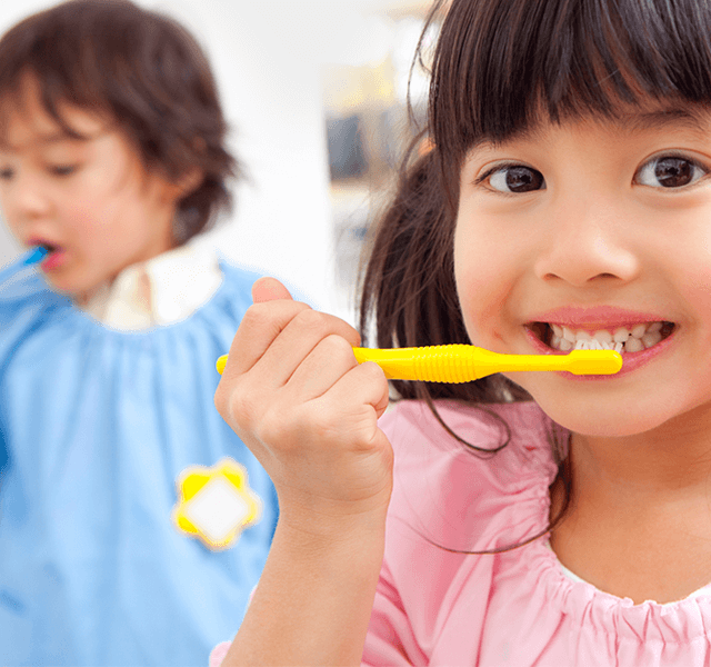 歯みがきをするお子さま
